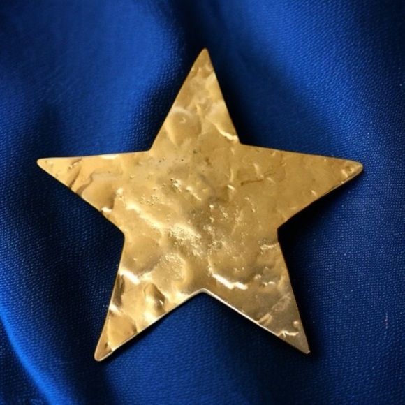 Vintage FO Signed Brooch Star Modernist Textured Gold Metal Celestial Pin - Picture 1 of 5